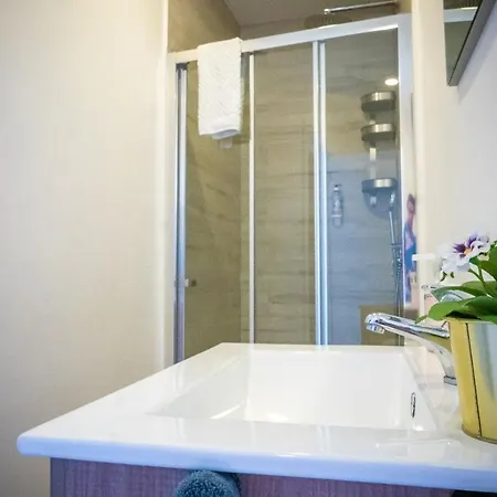 Charm House Apartment *