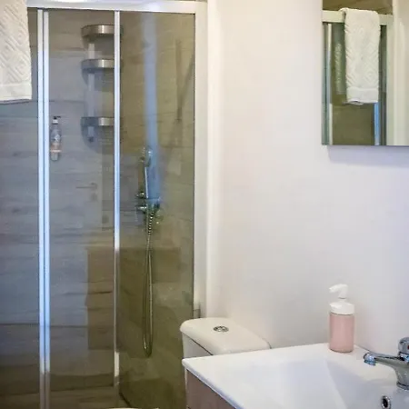 Charm House Apartment *