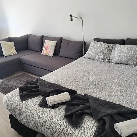 Charm House Apartment *